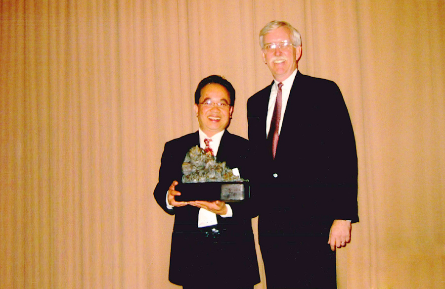 Richard Huebner, President and CEO of HMSDC (Houston Minority Supplier Development Council) presented the E-10 Award to MagRabbit Inc. and Tommy Hodinh